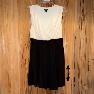 TORRID Black and White Midi Dress W/pockets size 00